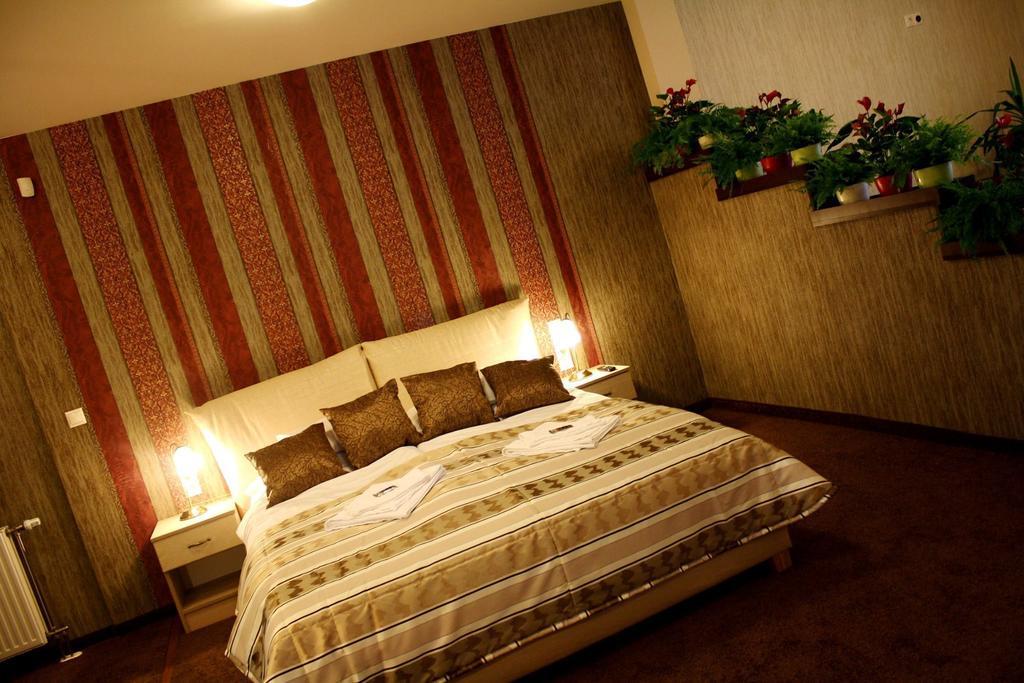 커진츠버르치커 Ambrozia Etterem Es Panzio B&B 객실 사진