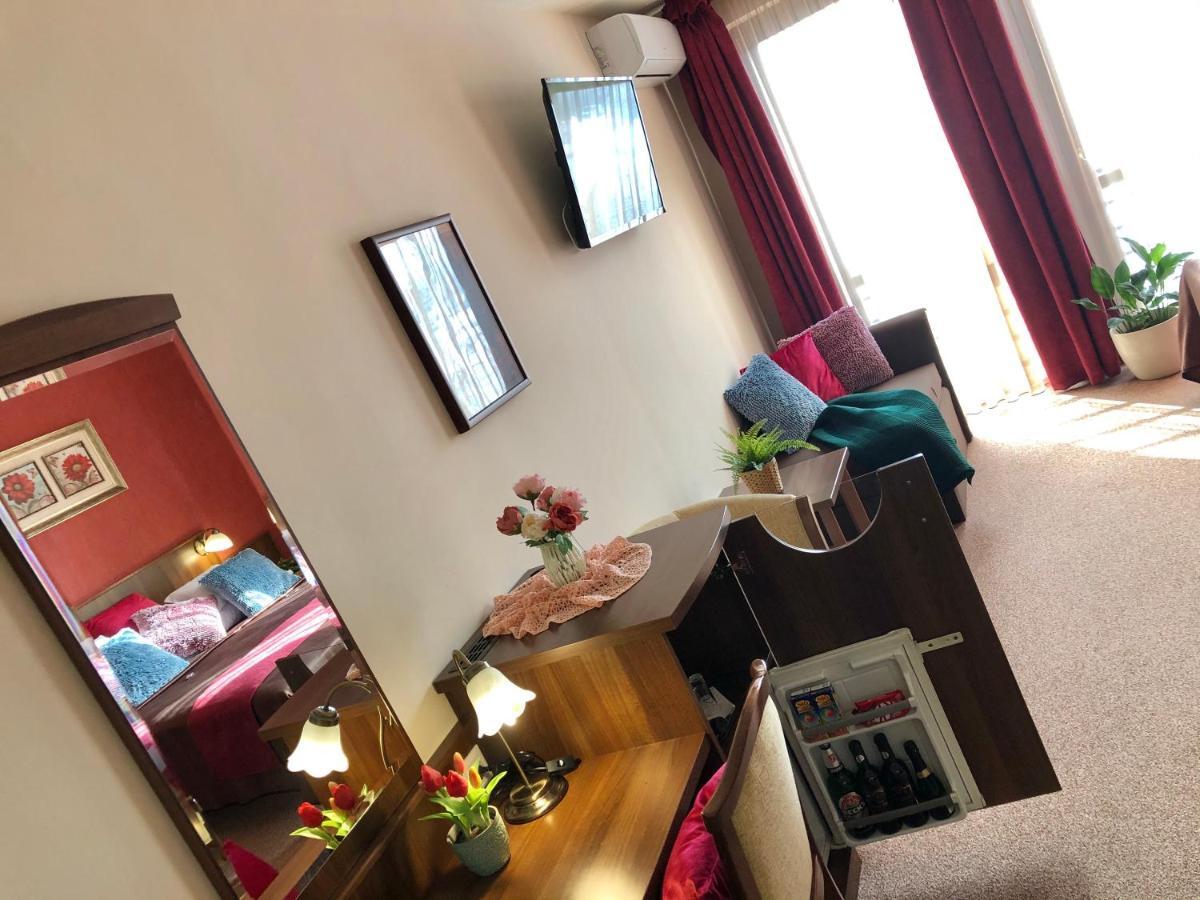 커진츠버르치커 Ambrozia Etterem Es Panzio B&B 외부 사진