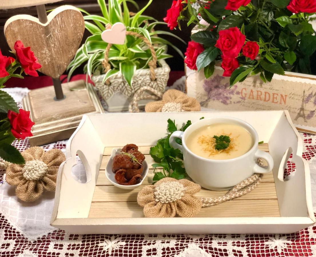 커진츠버르치커 Ambrozia Etterem Es Panzio B&B 외부 사진